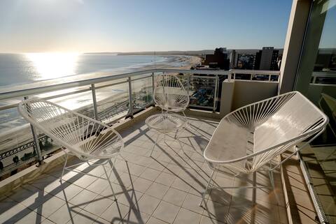 Luxury central top floor with the best 360 view!!!