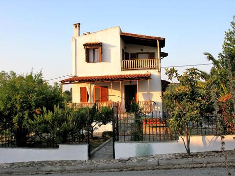 Tasos Villa-Roula