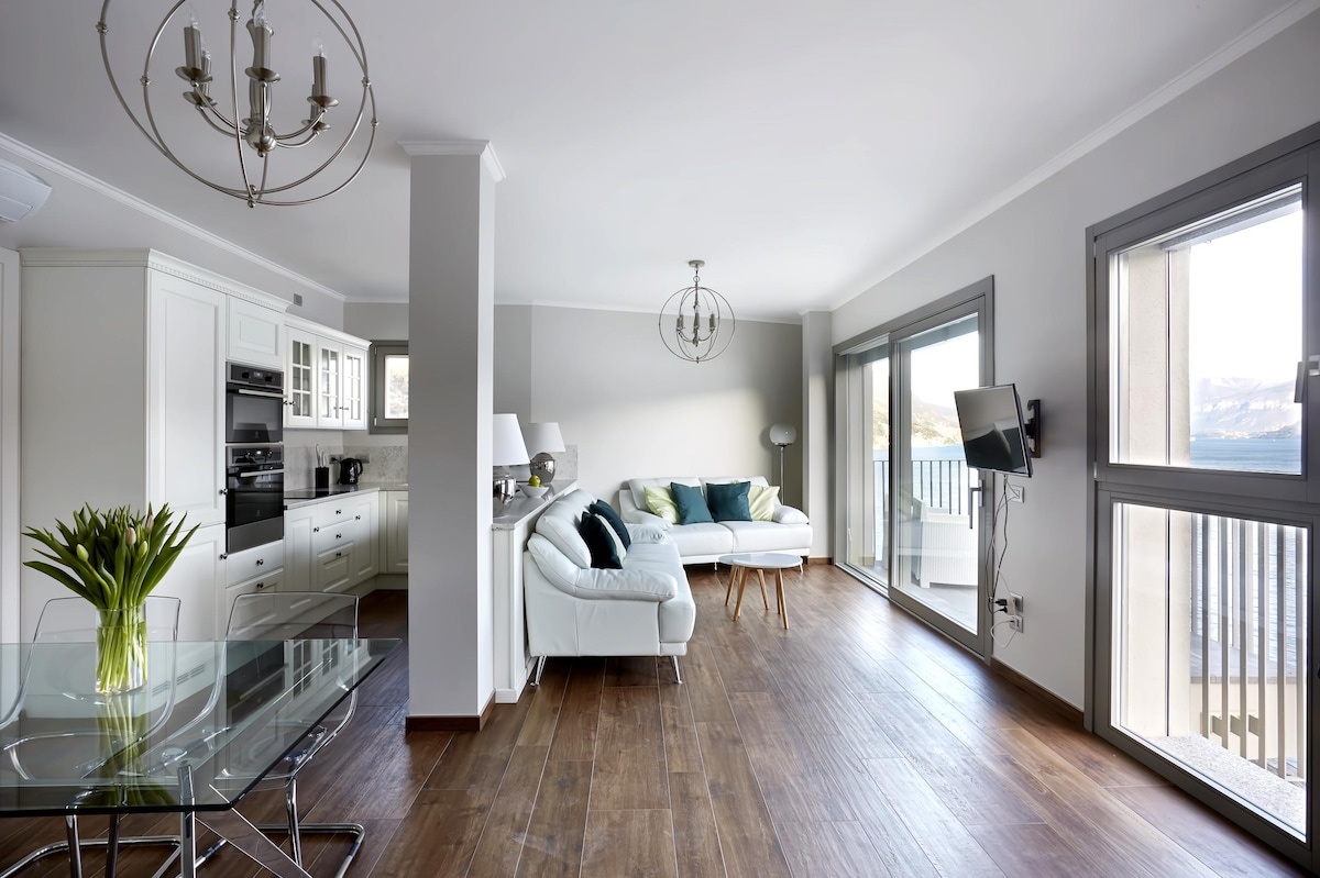 Top Airbnb: Elegant Penthouse on the Lake Como à Argegno