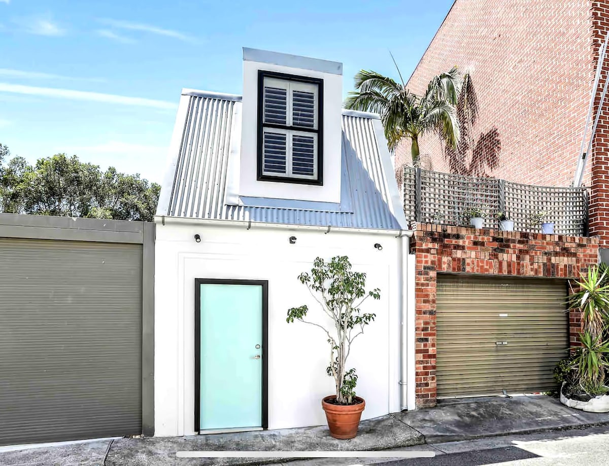 Top performing Airbnb: Modern self-contained flat in Redfern/Surry Hills in Surry Hills