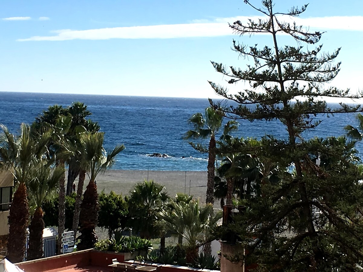 Top Airbnb: Sunny house a few meters from the sea. en Almuñécar