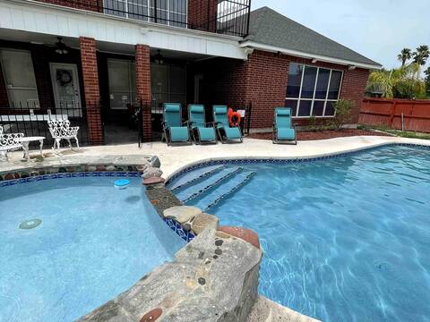 Raqs pool home, basketball Court, king bed