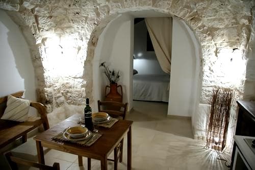 Airbnb performant: Trullo 3 "Allegria" swimming pool 2 people à Ceglie Messapica