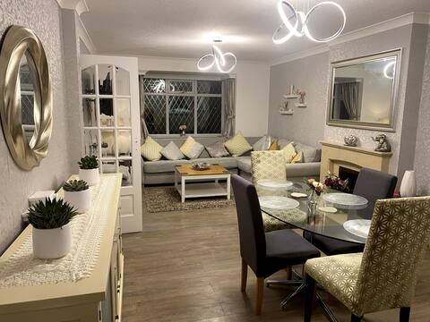 Beautiful luxury 3 bedroom Bungalow in Langford