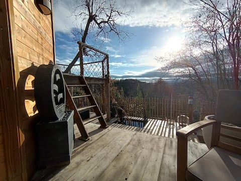 Japanese cabin, great views and spa option