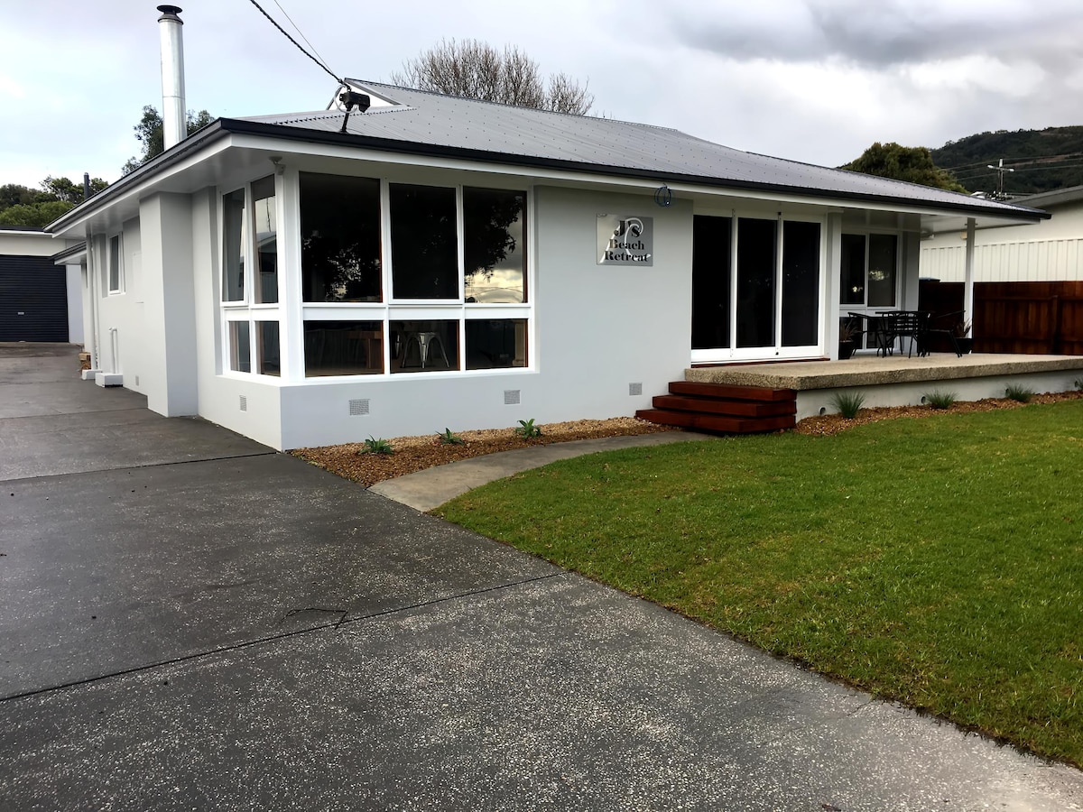 Top Airbnb: J's Beach Retreat in Apollo Bay