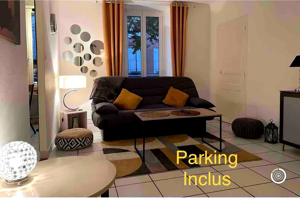 Annonce Airbnb populaire: T2 full center on the 1st floor + free private parking à Millau