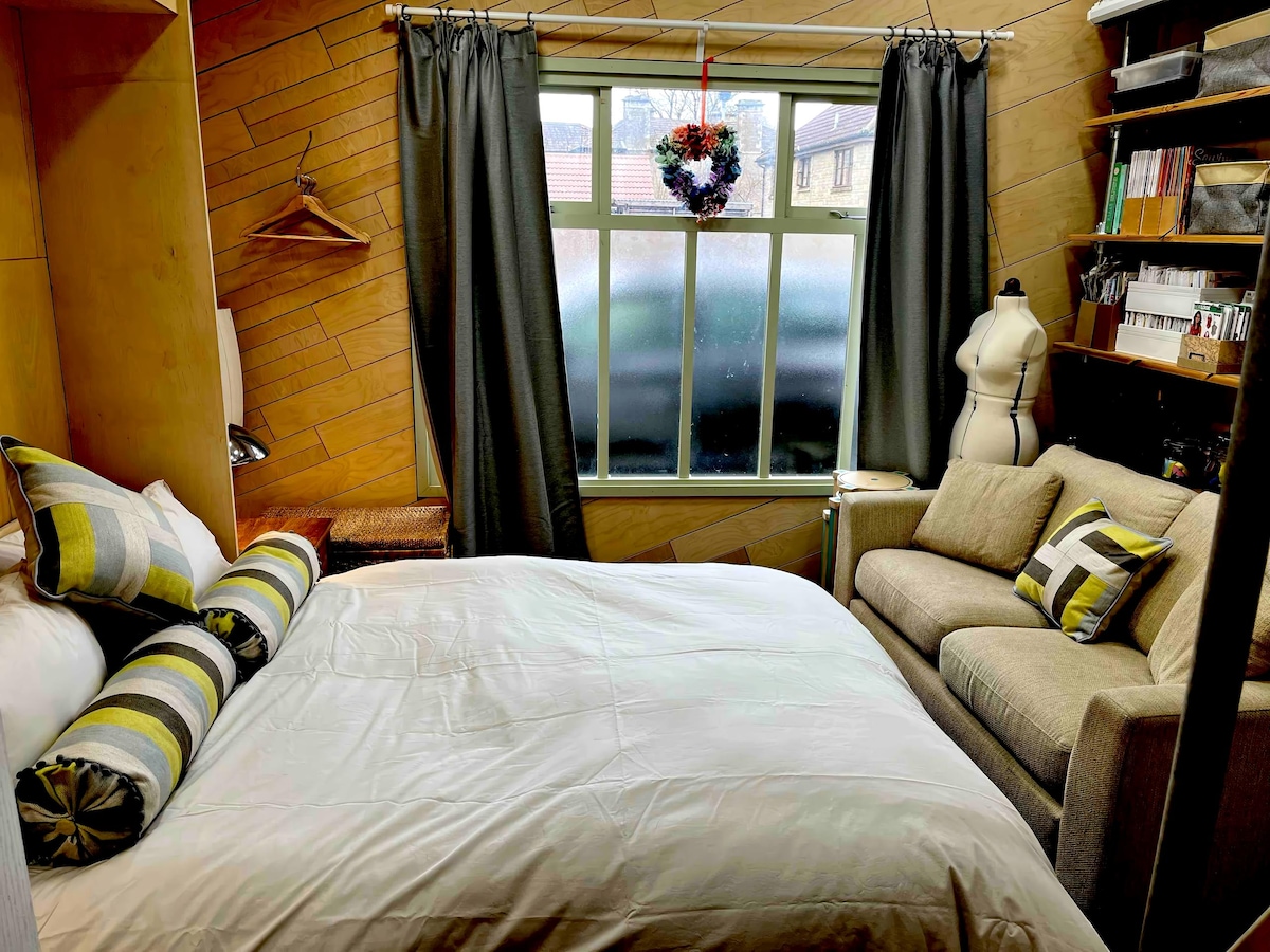 Popular Airbnb listing: The Sewing Room Frome - Hosts Lisa and Jeremy in Frome