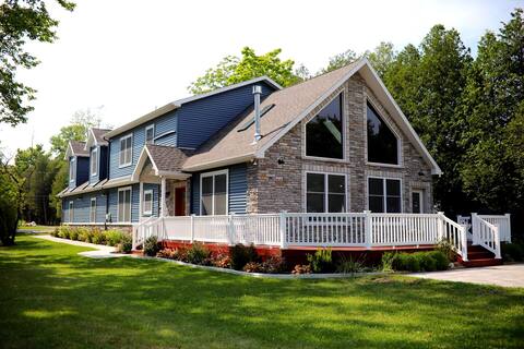 Modern 3,000sq ft+ Beachfront Home in Pt Sanilac