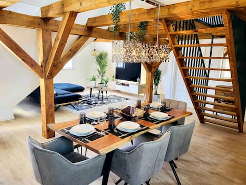 ƯUX: stylish attic apartment in the center