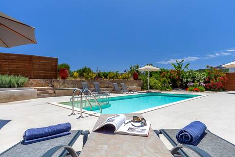 Calm,privacy, private pool at Trialonialuxuryvilla