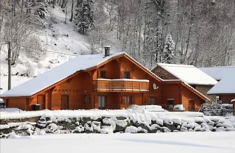 Charming wooden chalet 10 people, spa and sauna