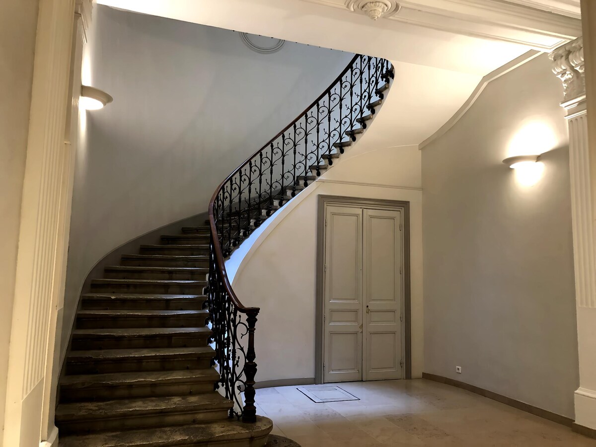 Top performing Airbnb: Hycenter, Air Conditioning, Quiet, Elevator, Wi-Fi in Avignon