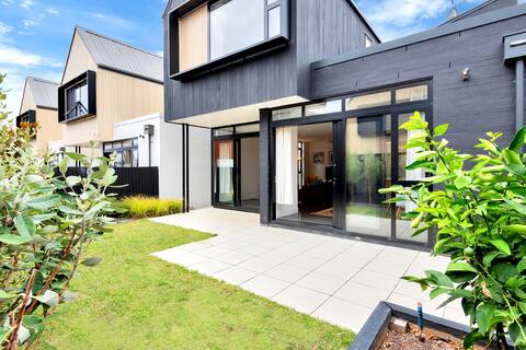 Modern Family Home in Auckland West