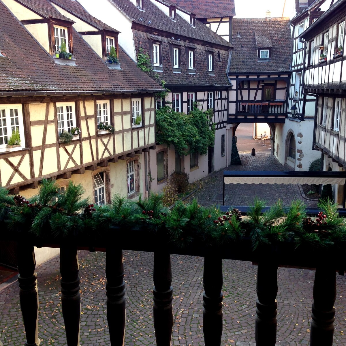 Top Airbnb: The old balcony - historical city center in Colmar