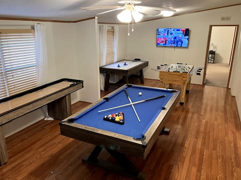 Book 3 get 1free! Perfect family getaway! Gameroom