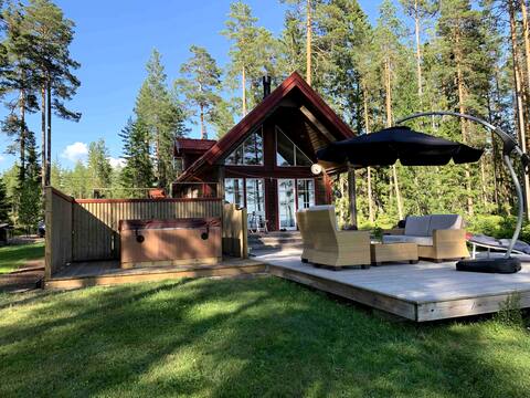 Summer cottage 20 m from Siljan + jacuzzi