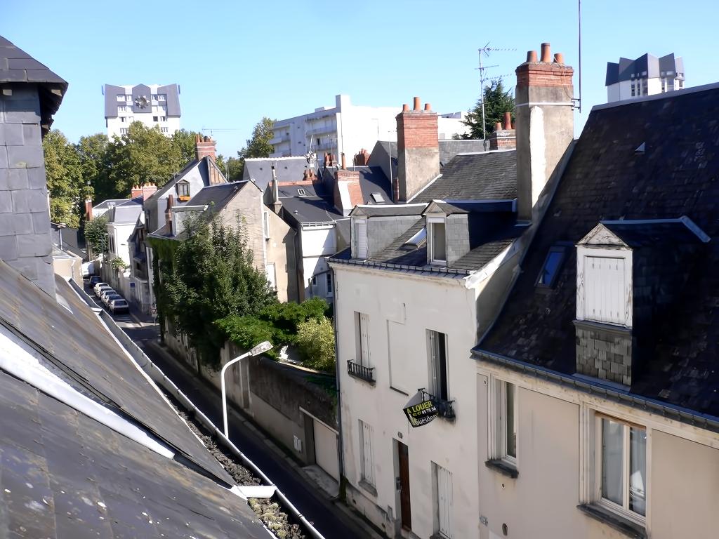 Popular Airbnb listing: Charming quiet downtown studio + private parking in Indre Et Loire