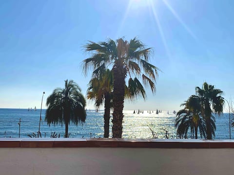 SEASIDE HOUSE 1' to the Beach & 20' to Barcelona