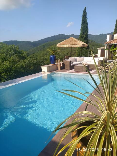 Charming house with infinity pool