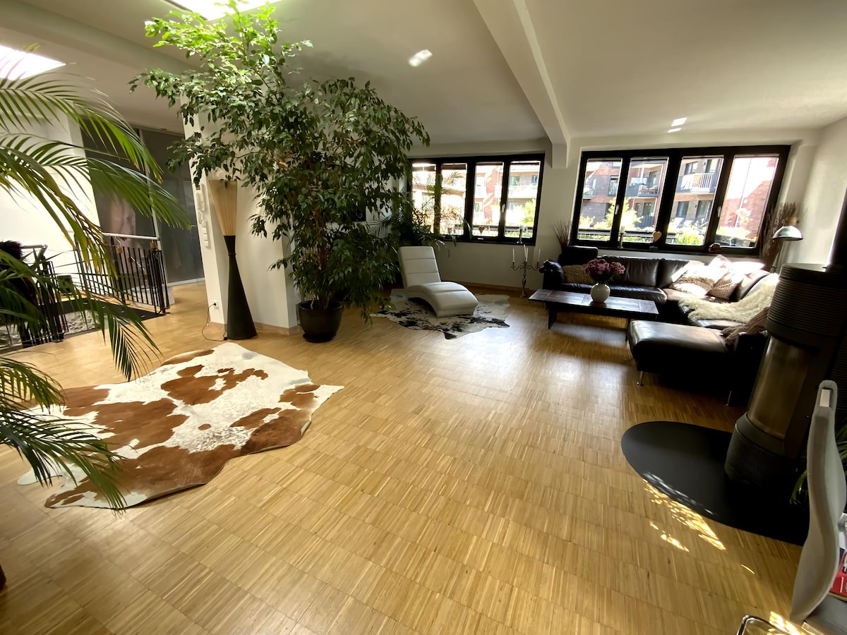 Popular Airbnb listing: Loft with large veranda in Bahrenfeld