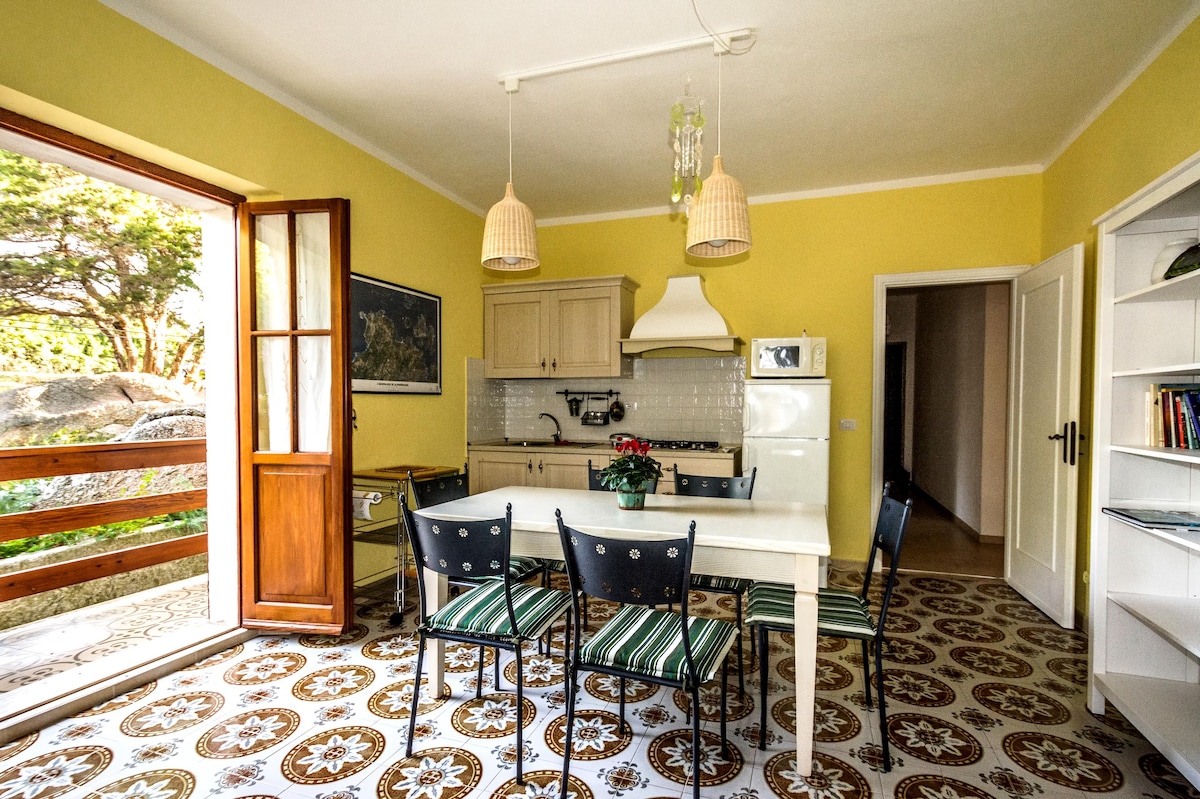 Annuncio Airbnb popolare: Apartment: 2-3 rooms with bathroom in Capo Testa a Santa Teresa Gallura