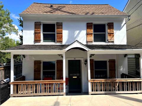Historic Bank House 1 BR Downtown fully remodeled