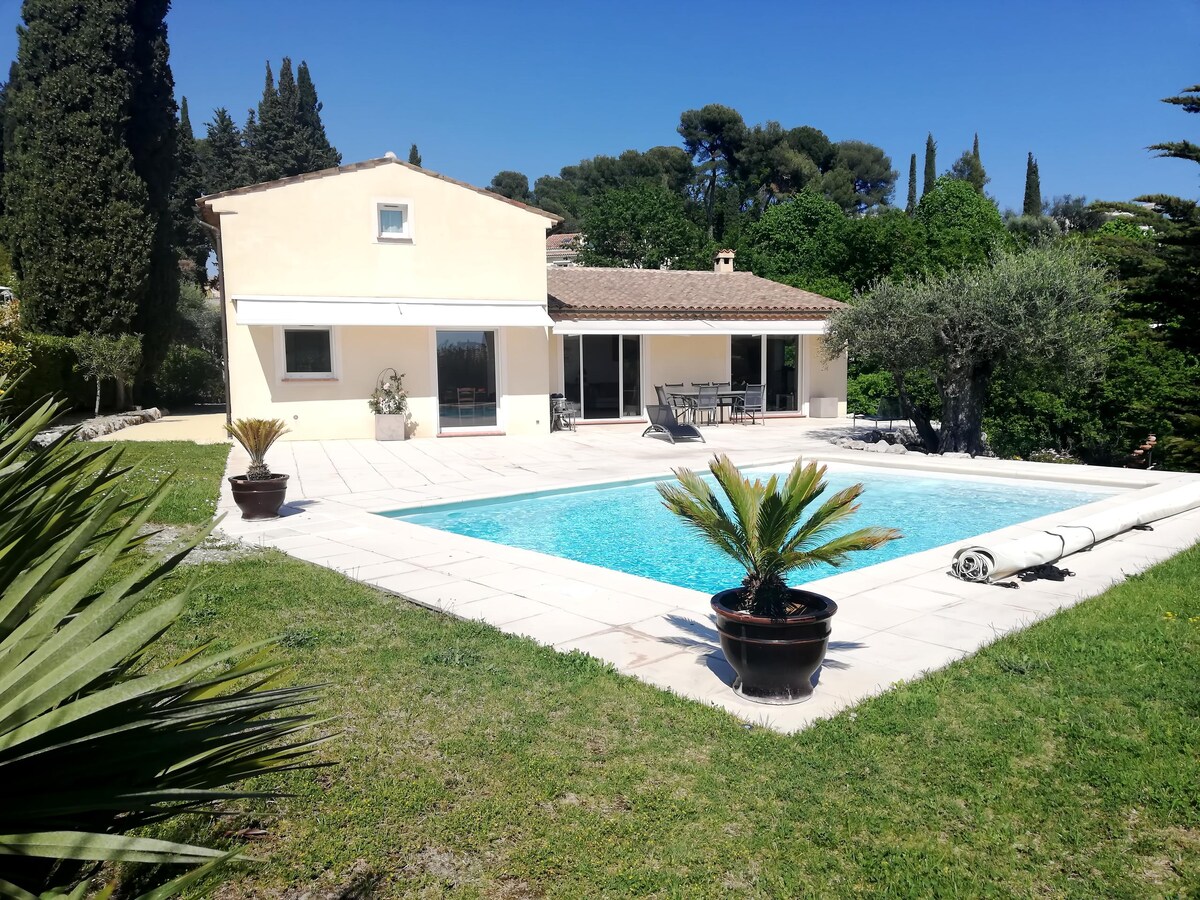 Successful Airbnb property: Private 3P in occupied villa, pool, parking in Gairaut