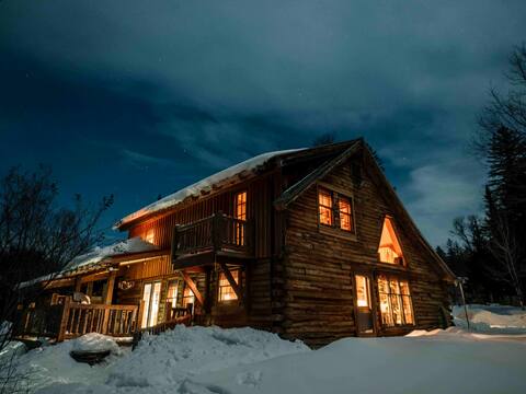 Romantic Log Cabin w/ Hot Tub in Heart of NEK