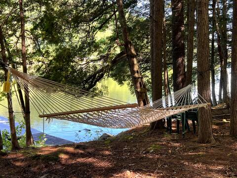 Quiet 3 bedroom lakeside retreat