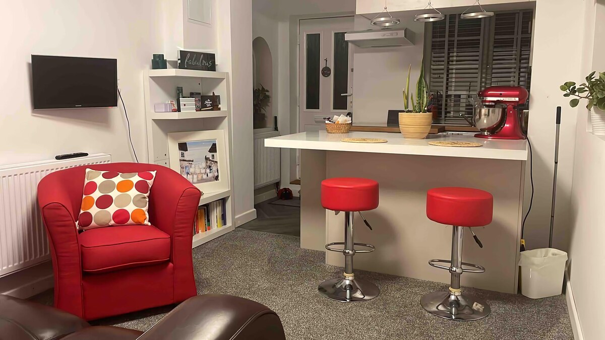 Top Airbnb: Next Door: a cosy one-bed apartment in Warrington