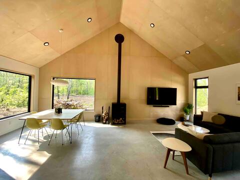 Dog-Friendly Modern Cabin Near Beach