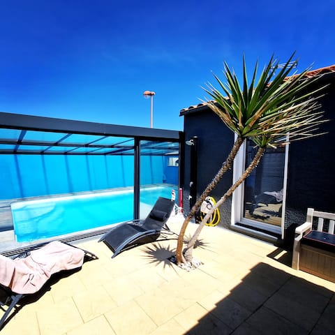 Air-conditioned villa with heated pool