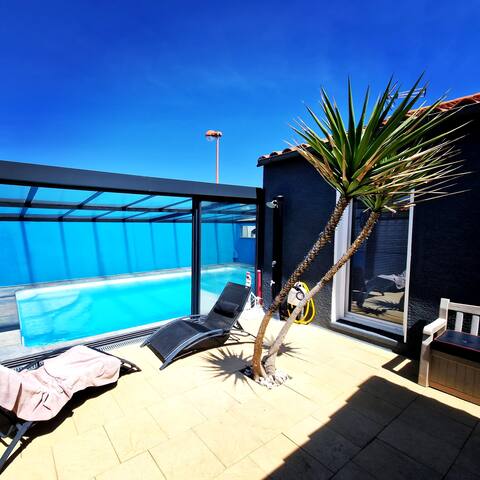 Air-conditioned villa with heated pool