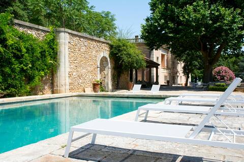 Outstanding mansion with 18th century gardens