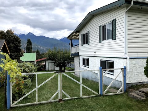 Lokiview 🌻 2Br Kitchen Suite in Kaslo