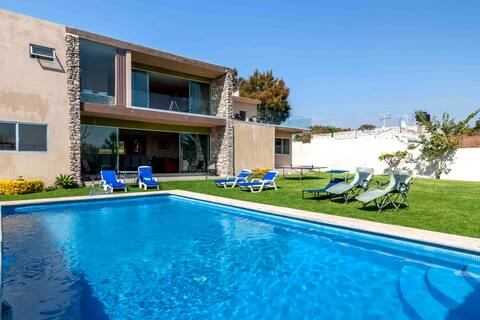Casa Espectacular 1200 m heated pool.