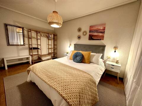 Villa Yoli, centrally located with parking space