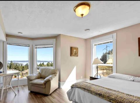 Ocean view, pet friendly lower suite  sleeps 10#
