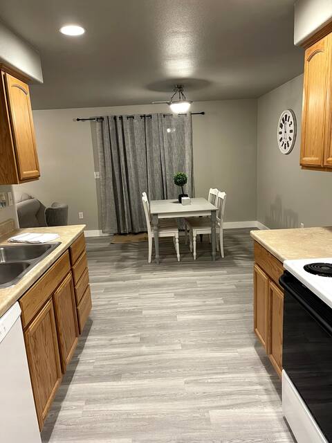 2 bed 2 bath-Comfy and cozy home sleeps 4