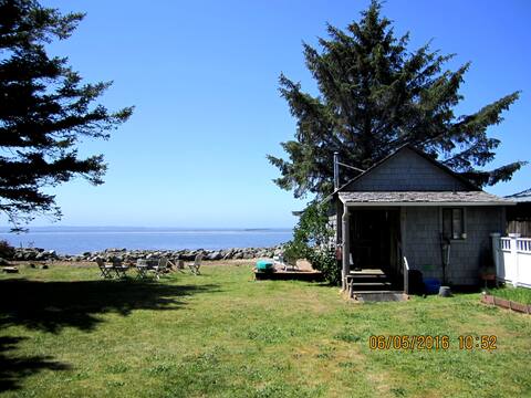 Llan y Mor-Cottage by the Sea