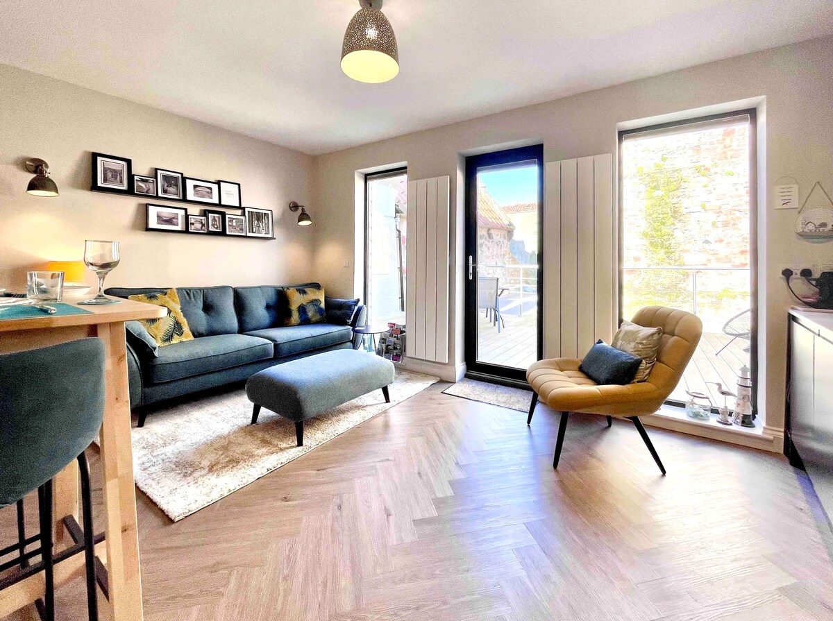 Top performing Airbnb: THE NEST - Stylish, Central with Private Terrace in Berwick Upon Tweed