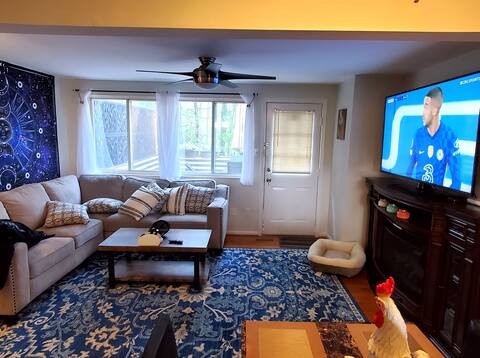 Cheerful 2-bedroom 2-Level Townhome.