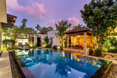 Sunset Beachfront Villa 1000