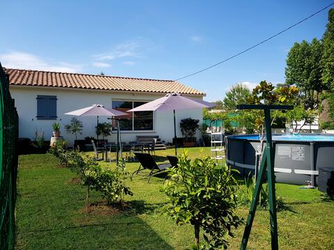 Villa with pool and jacuzzi 15min from the beaches