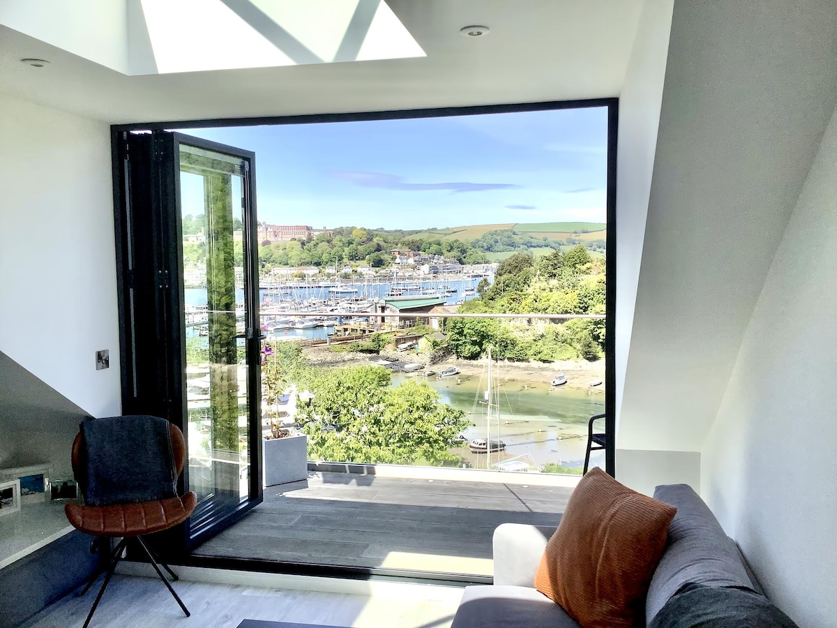 Annonce Airbnb populaire: Penthouse with stunning views of the River Dart. à Kingswear