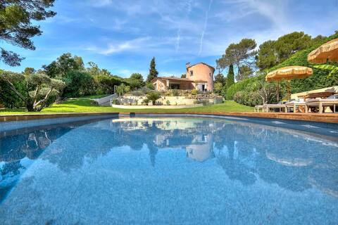 Mougins - High-end villa in quiet and fancy place