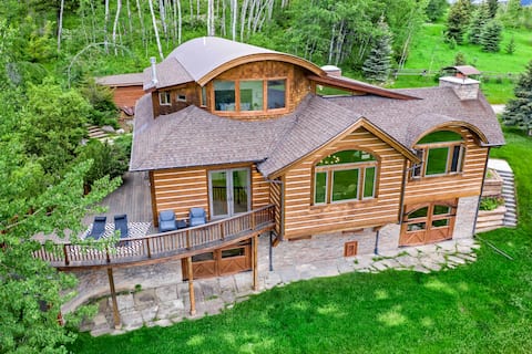 5 Star/Mtn.Views/Modern/Spacious/Hot Tub/Sonos