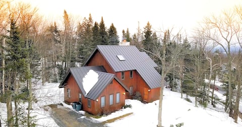 Beautiful Bromley/Manchester VT Retreat w/hot tub