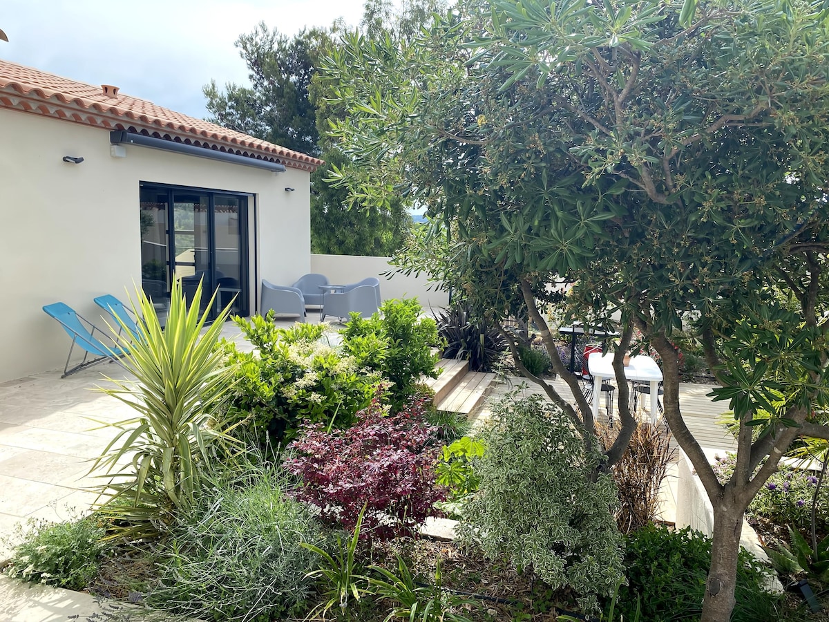 Anuncio de Airbnb popular: La Petite Maison de la Source en Aude